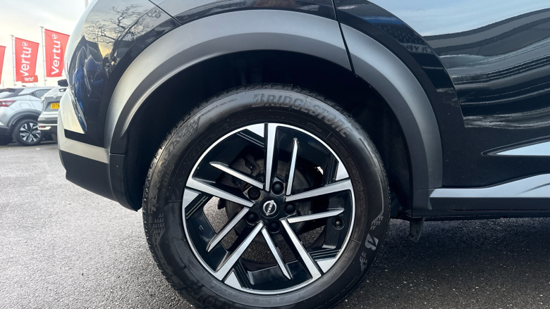 Nissan Juke 1.0 DiG-T N-Connecta 5dr Petrol Hatchback